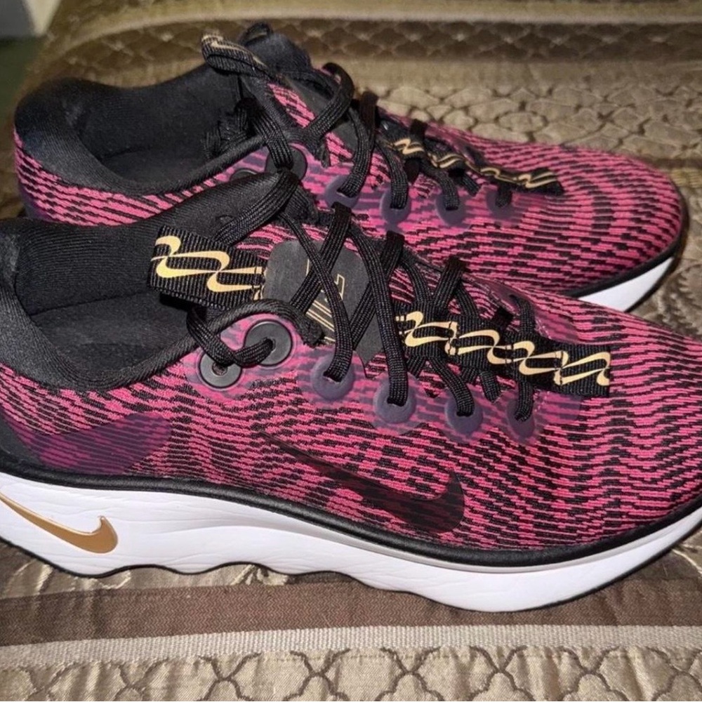 Nike Motiva Fireberry Womens Shoes Size 9 Preowned - Picture 2 of 5